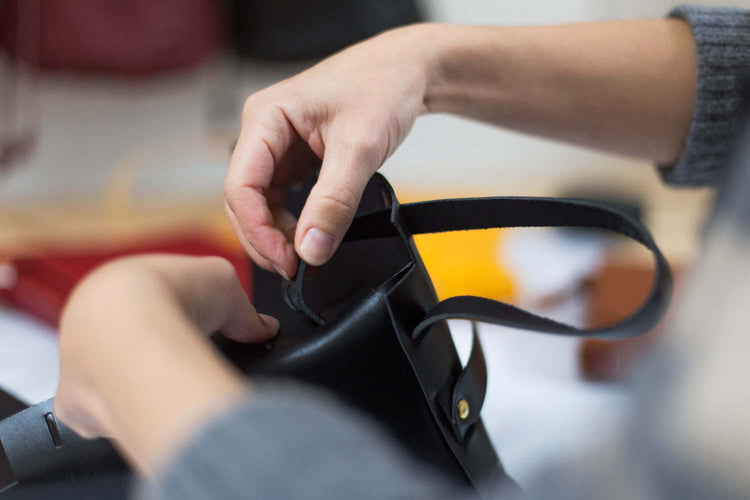 HOW TO MAKE A LEATHER BAG Leather Needle Thread