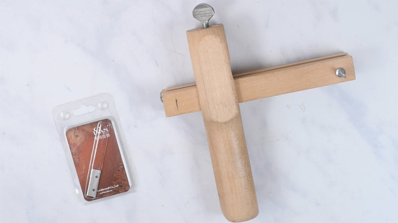 Optional tool - a strap cutter