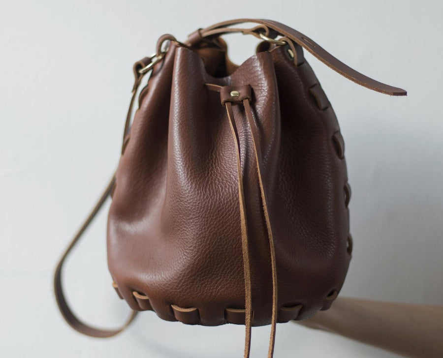 Brown woven leather bucket bag made from the Leather Needle Thread stitchless bucket bag PDF pattern